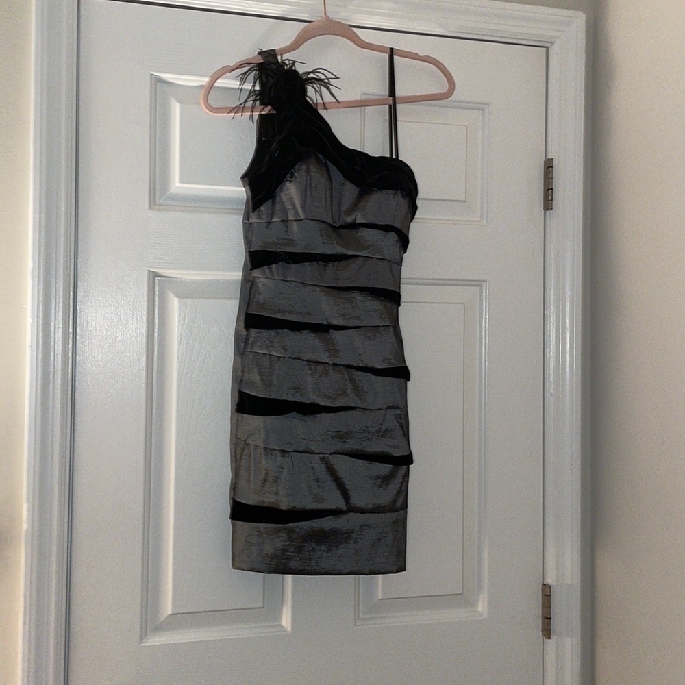 BETSY & ADAM EVENING DRESS
